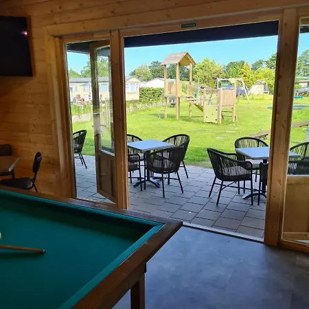521 Op Recreatiepark De Wielen Chalet *